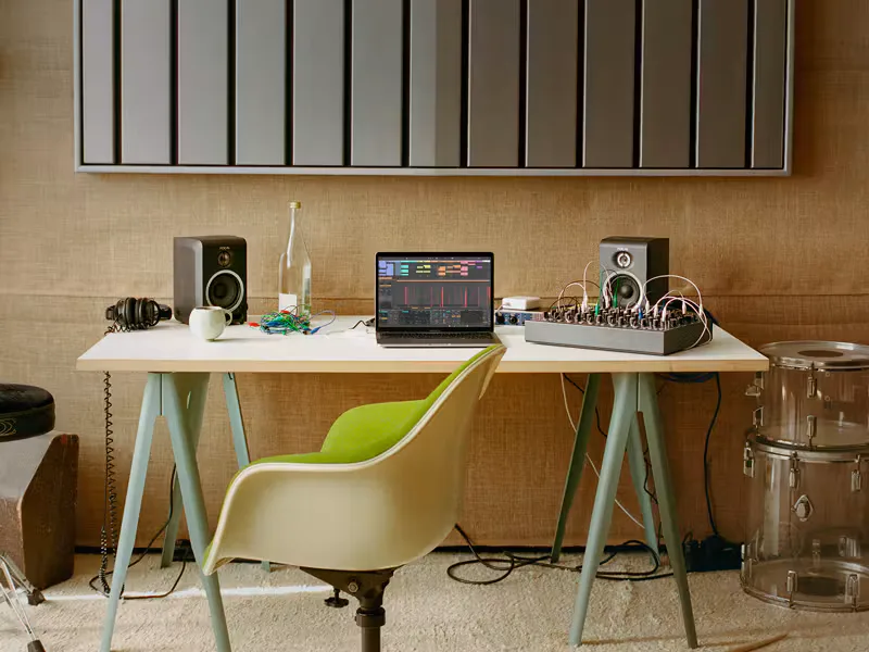 Ableton Live: Music production app for composing, recording and performing, with MIDI tools and built-in instruments (6 of 6)