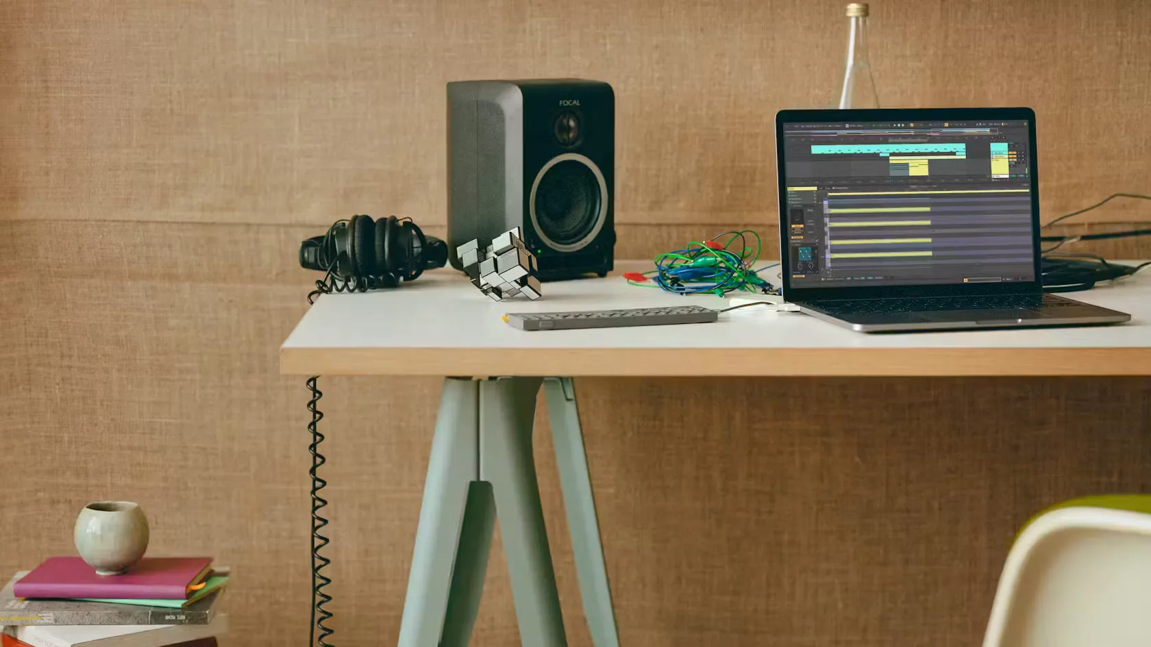Ableton Live: Music production app for composing, recording and performing, with MIDI tools and built-in instruments