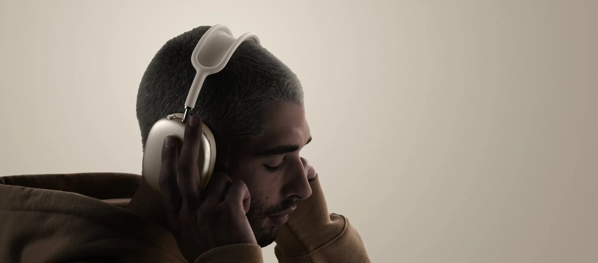 AirPods Max 2: Over-ear noise-cancelling headphones with H2 chip, lossless USB-C audio and 20-hour battery (4 of 5)