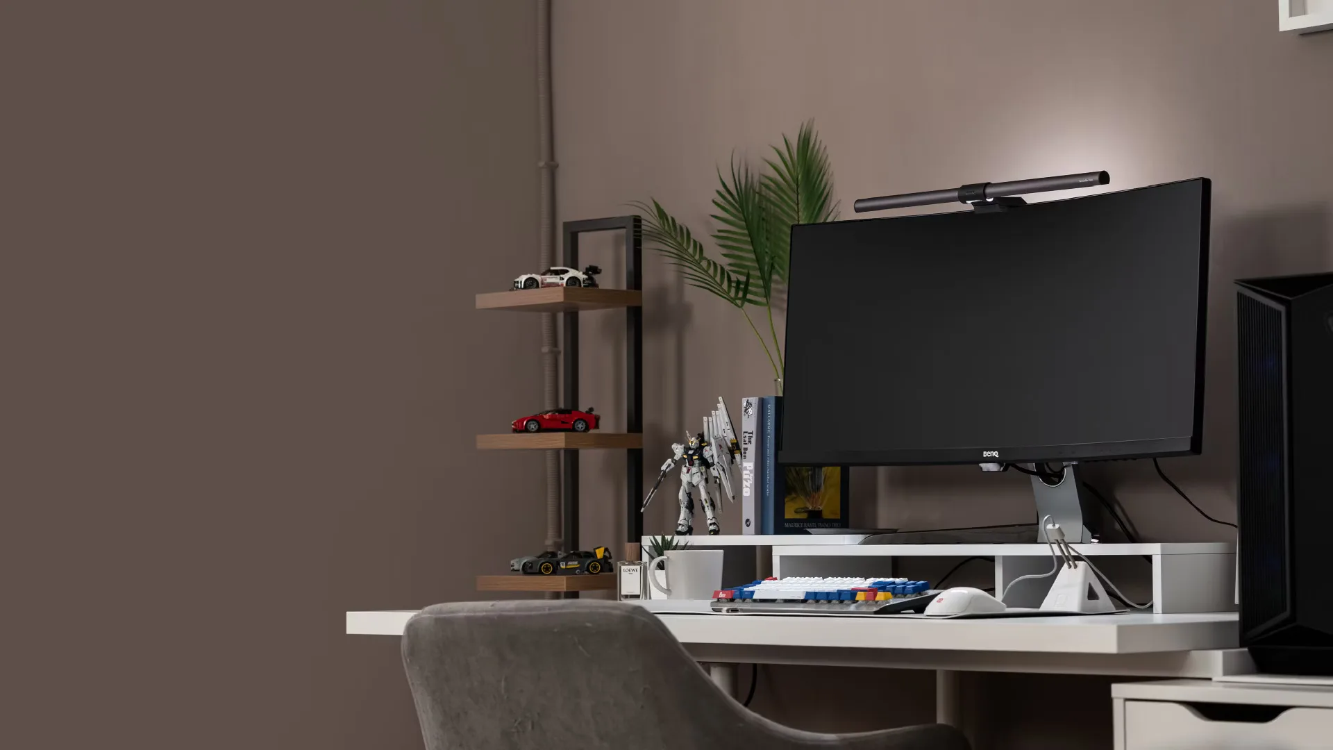BenQ ScreenBar Halo: USB-powered monitor light bar with front and back lighting, auto dimming and a wireless controller (5 of 8)
