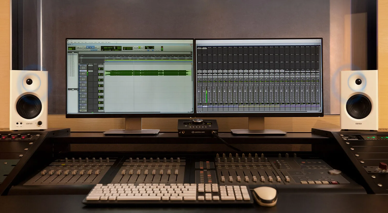 Edifier MR4 Studio Monitors: Powered 4-inch studio monitor pair with balanced TRS, RCA, and AUX inputs and a front headphone jack (3 of 6)