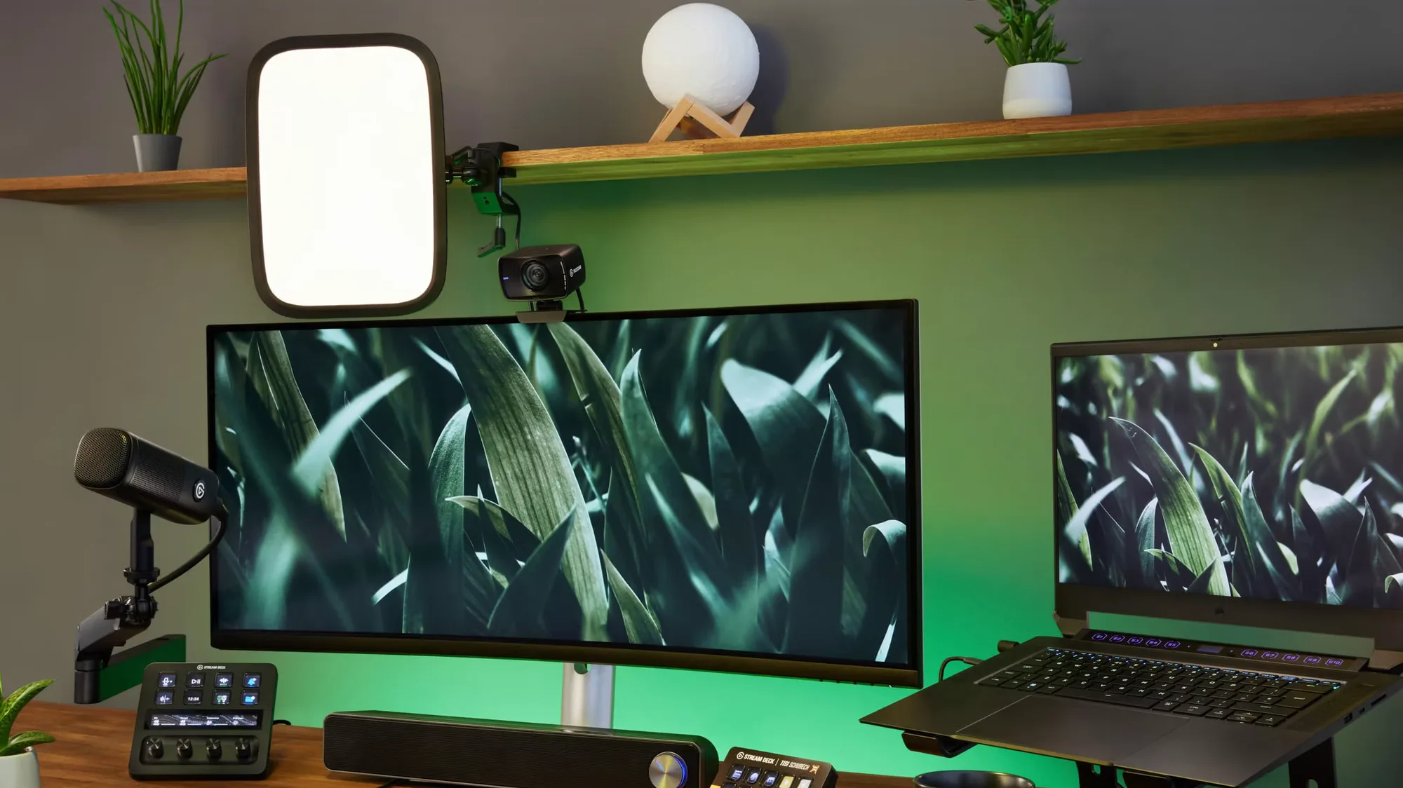 Elgato Key Light: Wi-Fi LED panel with 2,800 lumens and app control on a desk clamp, for video calls and streaming (4 of 6)