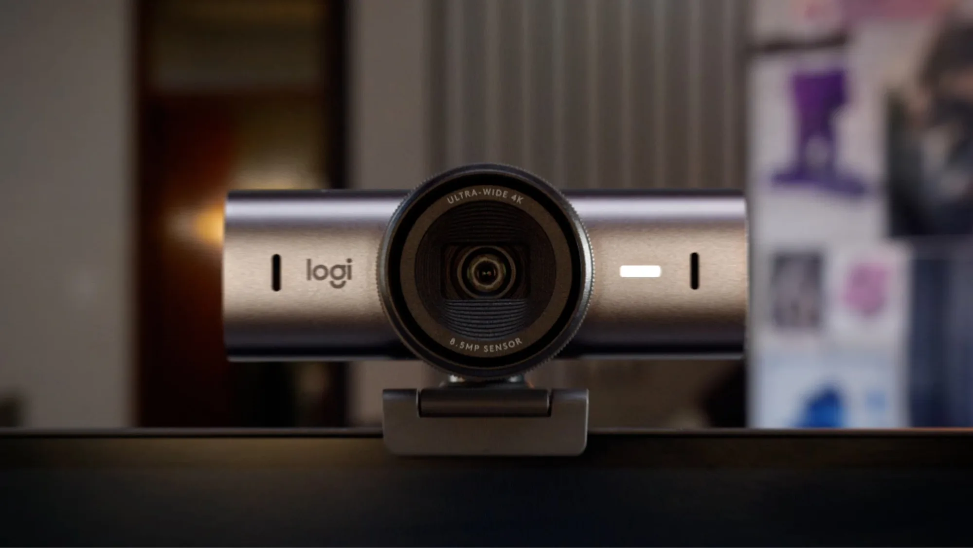 Logitech MX Brio: 4K webcam with a large sensor, AI image enhancement, dual noise-reducing mics, and a privacy shutter (2 of 8)