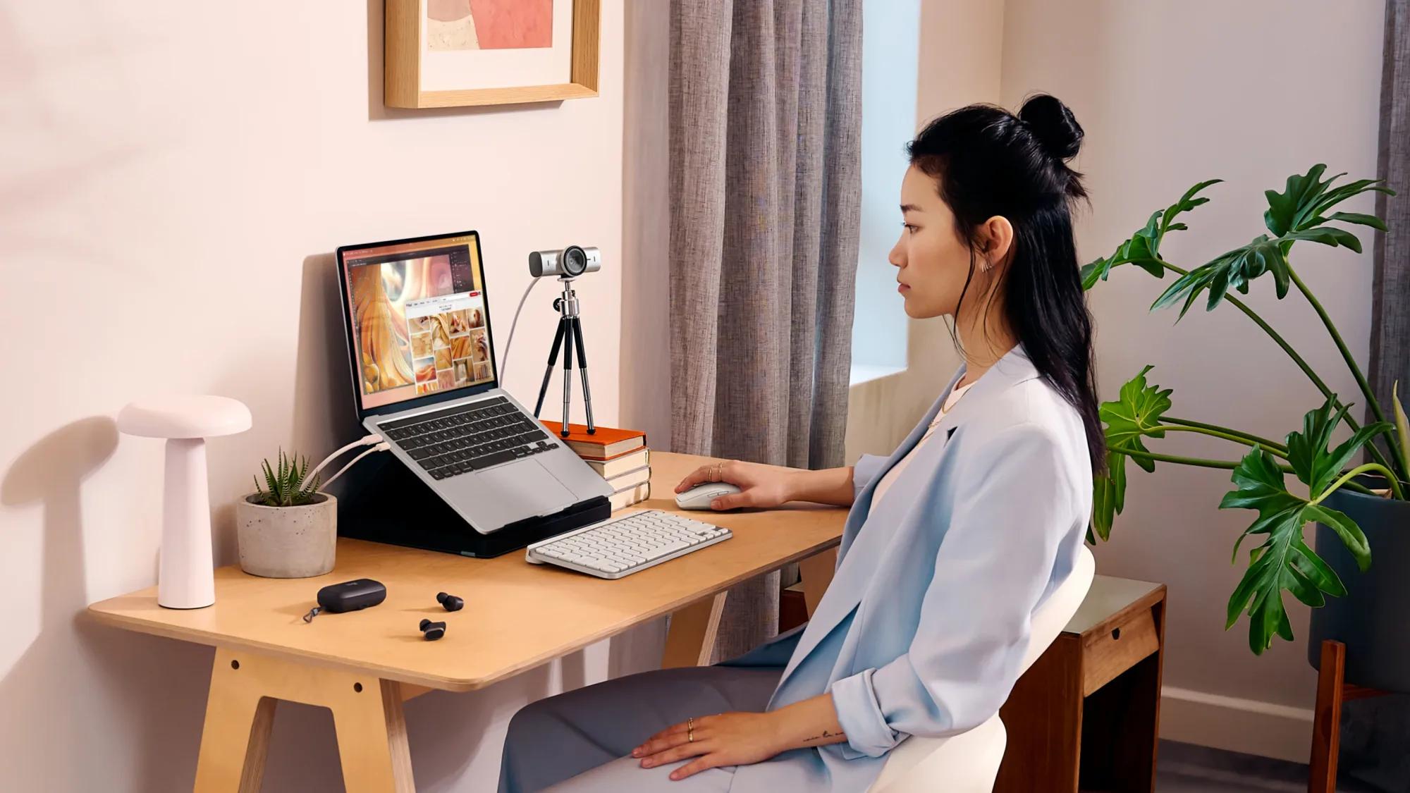 Logitech MX Brio: 4K webcam with a large sensor, AI image enhancement, dual noise-reducing mics, and a privacy shutter (5 of 8)