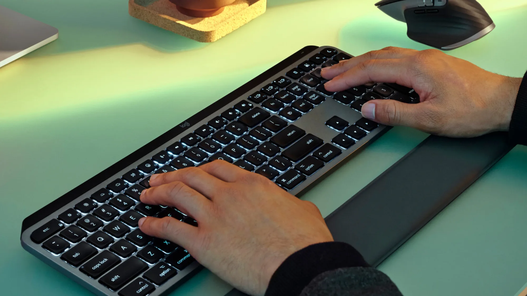 Logitech MX Keys S for Mac: Wireless backlit keyboard with a Mac key layout, Smart Actions, and switching between 3 Apple devices (7 of 8)