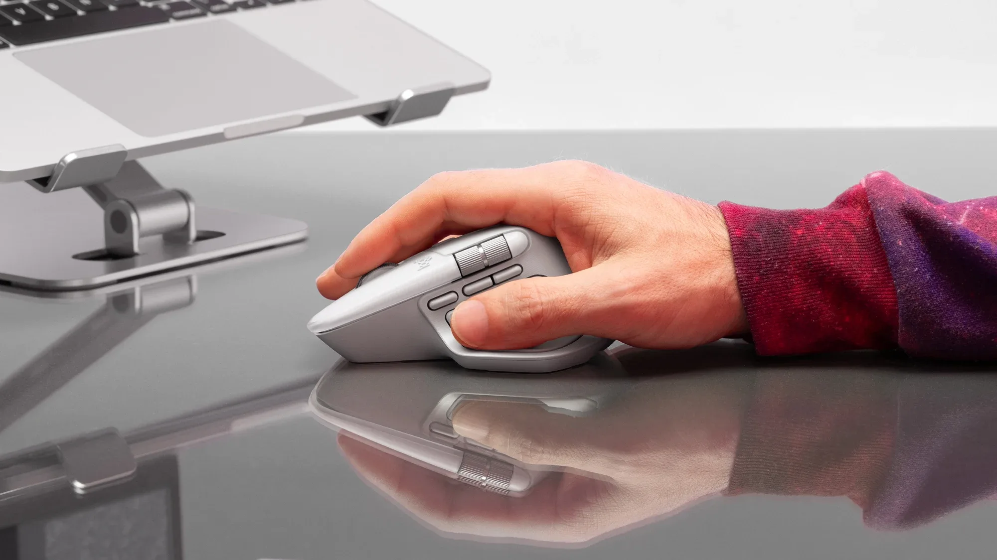 Logitech MX Master 4 for Mac: Wireless Mac mouse with haptic feedback, MagSpeed scroll wheel and an 8,000 DPI sensor (7 of 7)