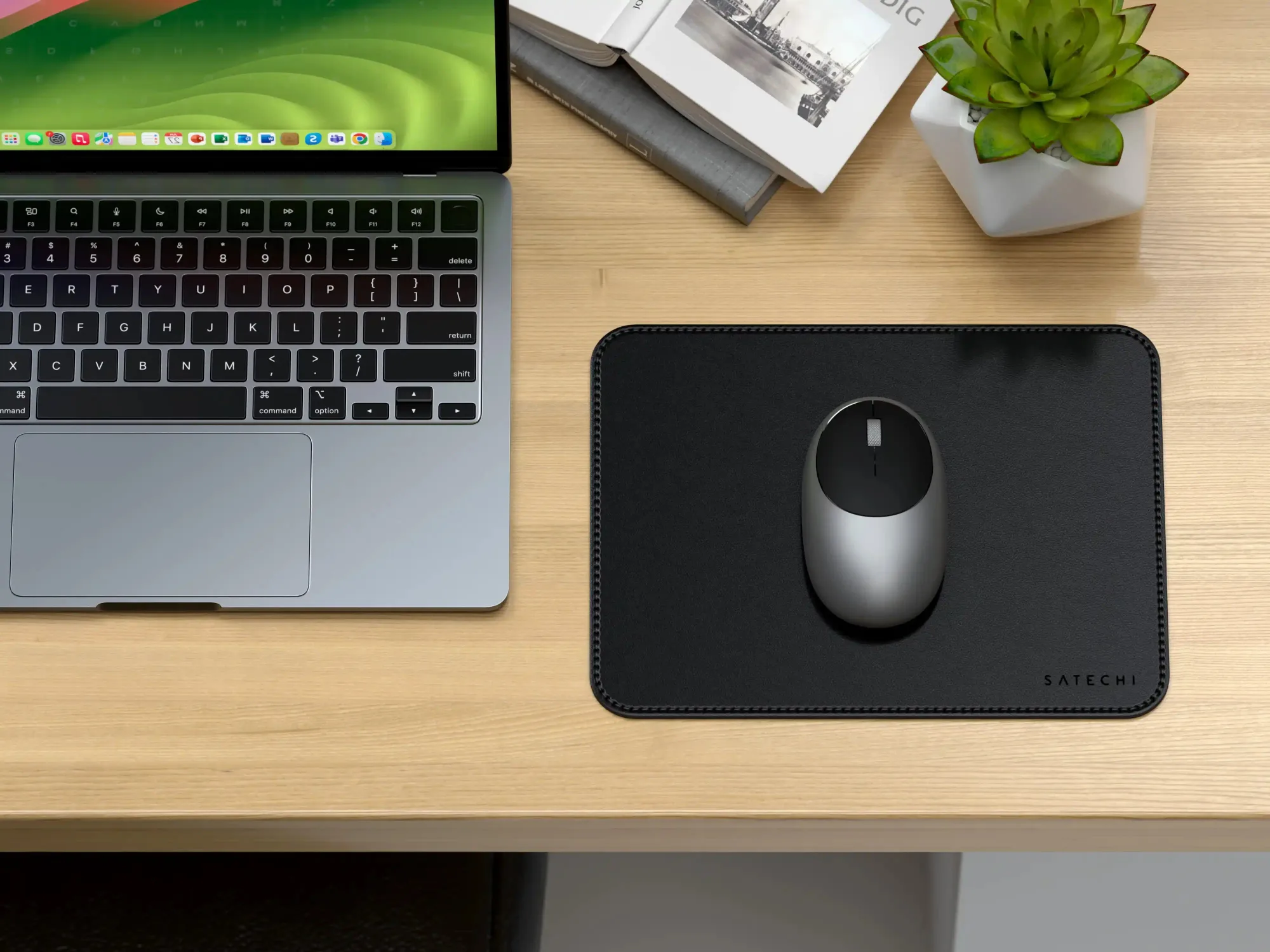 Satechi Mac mini M4 Stand & Hub: Aluminum Mac mini stand and hub with front ports and a built-in NVMe SSD enclosure (3 of 8)
