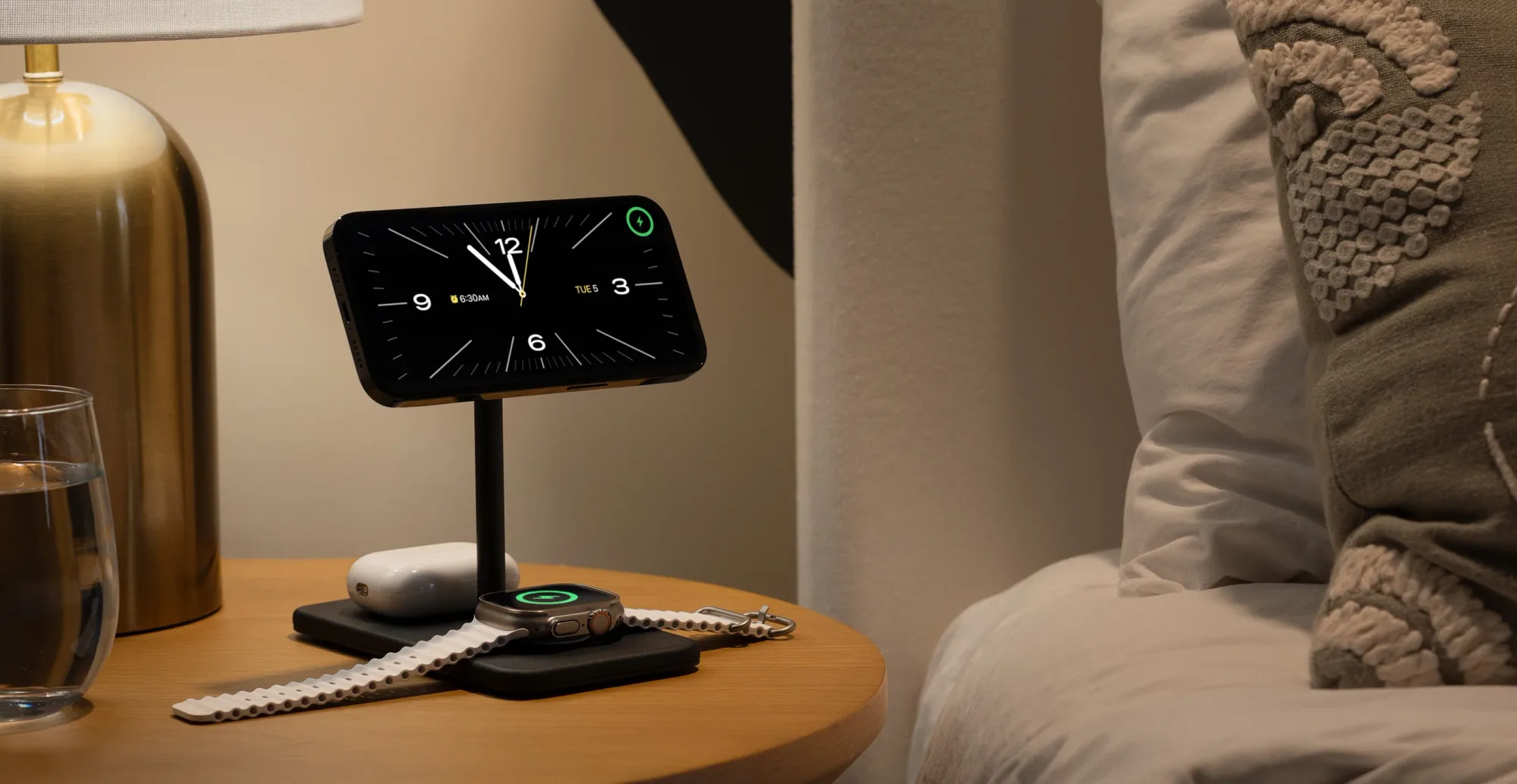 Twelve South HiRise 3 Deluxe: 3-in-1 MagSafe stand that charges iPhone, Apple Watch and AirPods from one outlet (4 of 6)